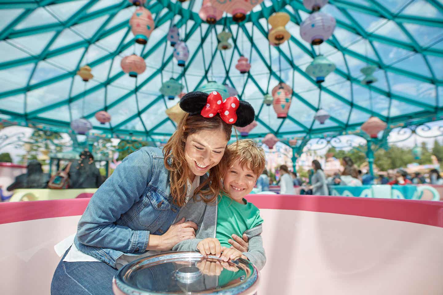 Disneyland Paris - Parade mit Micky Mouse und Minnie Maus