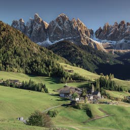 italien-trentino-alto-adige-santa-maddalena-dorf-g-637816996.jpg