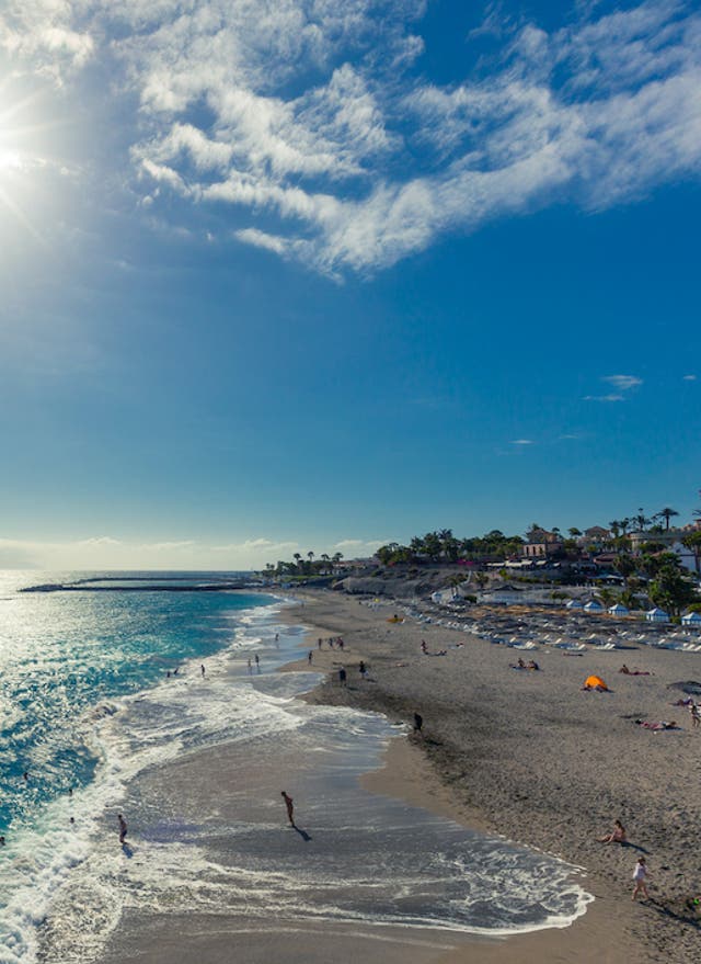 Pauschalreise auf Teneriffa buchen Reisekalender September. Teneriffa Strand von El Duque.
