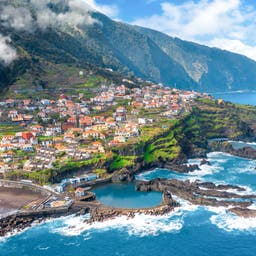 portugal-madeira-luftaufnahme-von-der-kueste-bei-seixal-g-1826912545.jpg