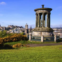 edinburgh-schloss-stadtansicht-t-493918299.jpg
