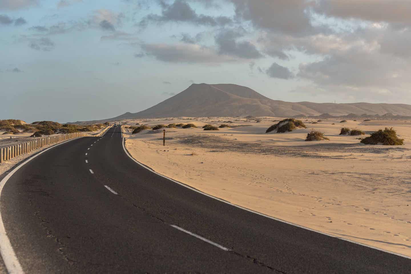 Fuerteventuras Dunas de Corralejo Natur Park Duenen Strasse