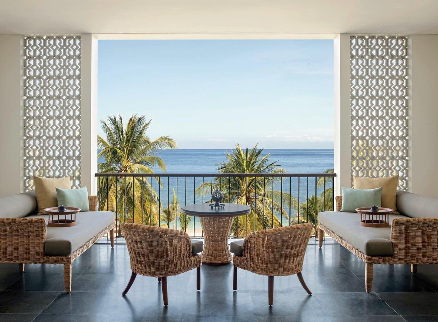 Deluxe Ocean View Suite