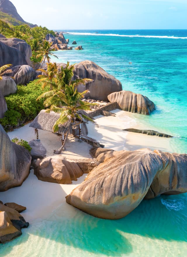 Angebote entdecken Urlaub auf den Seychellen: Granitfelsen direkt am Strand