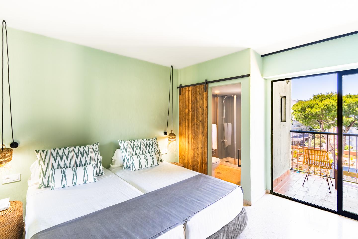 Wohnbeispiel Doppelzimmer obere Etage Poolblick