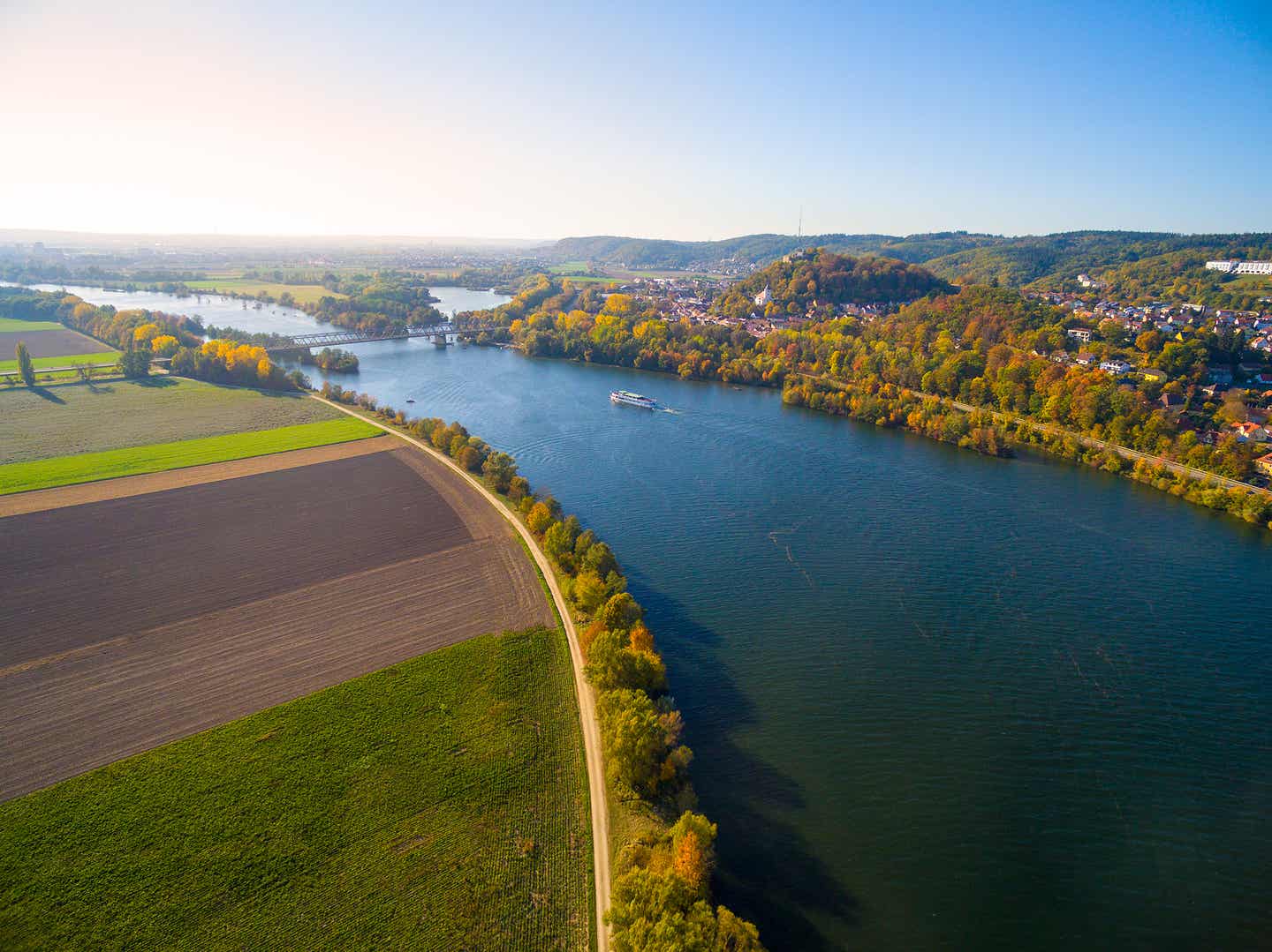 Luftaufnahme von der Donau in Donaustauf