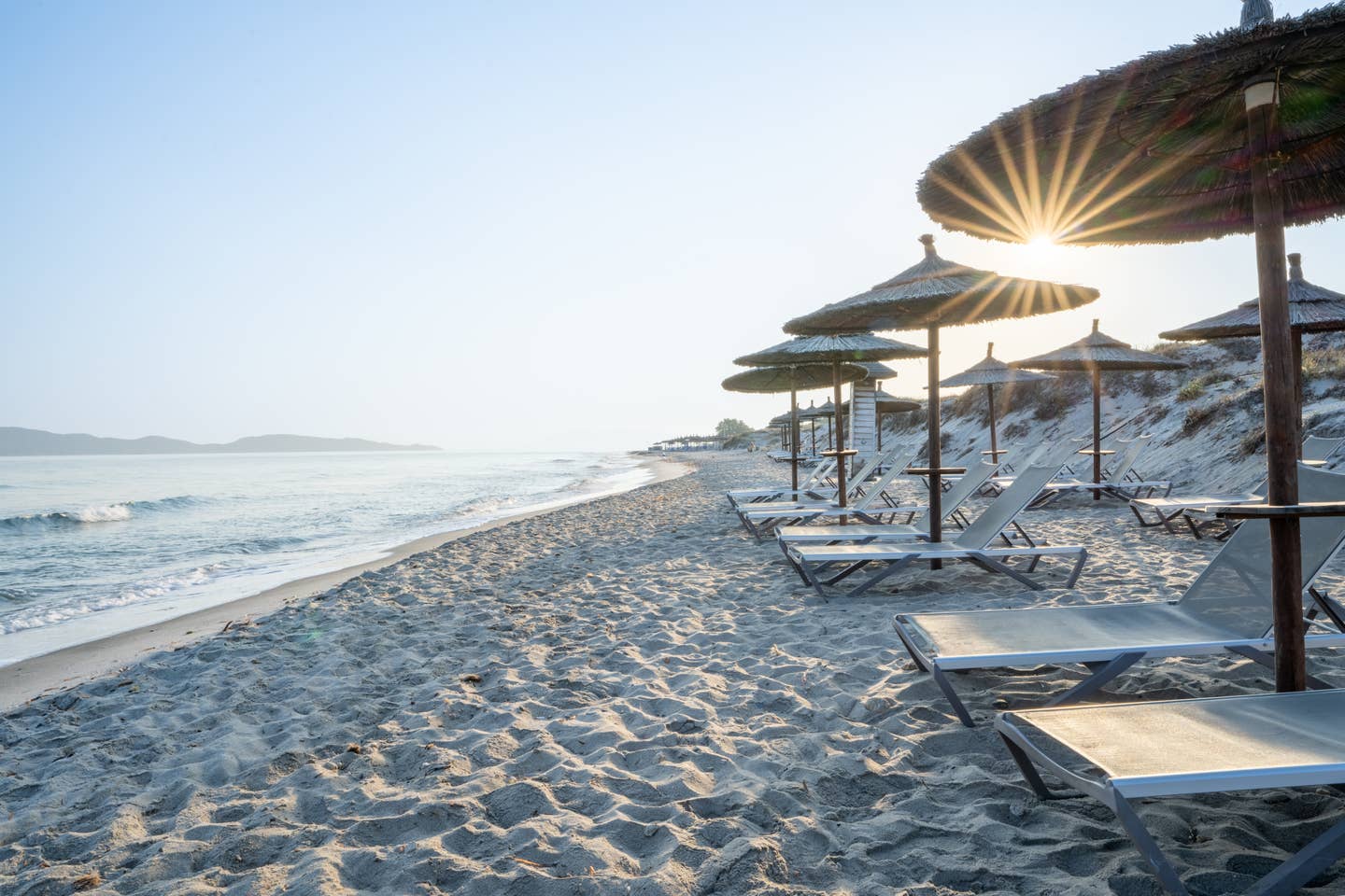 Im Strandurlaub Griechenland wartet eine Auswahl an unzähligen Traumstränden wie dieser im Sentido Pearl Beach auf Kos.