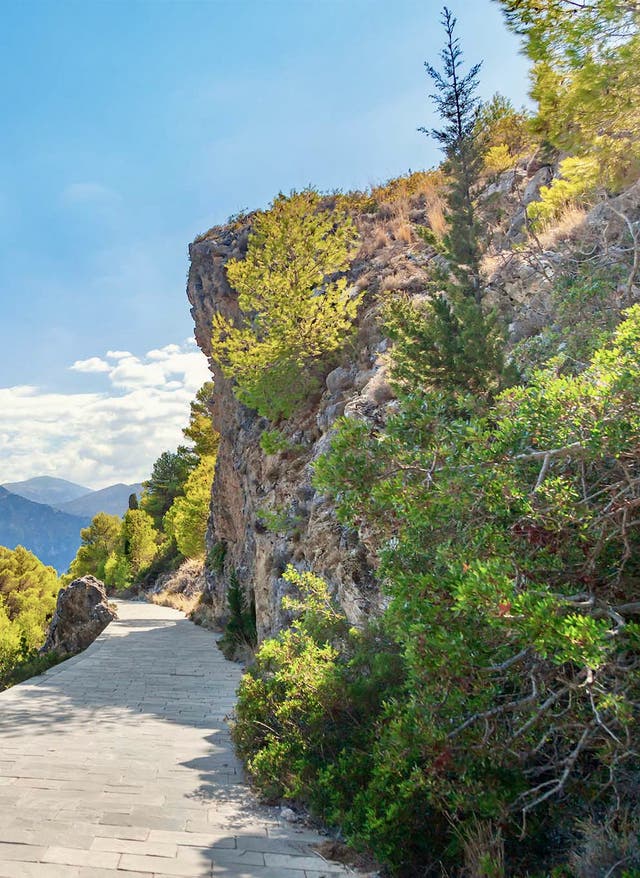 Kreta Wandern Kreta Wanderweg am Wasser vorbei