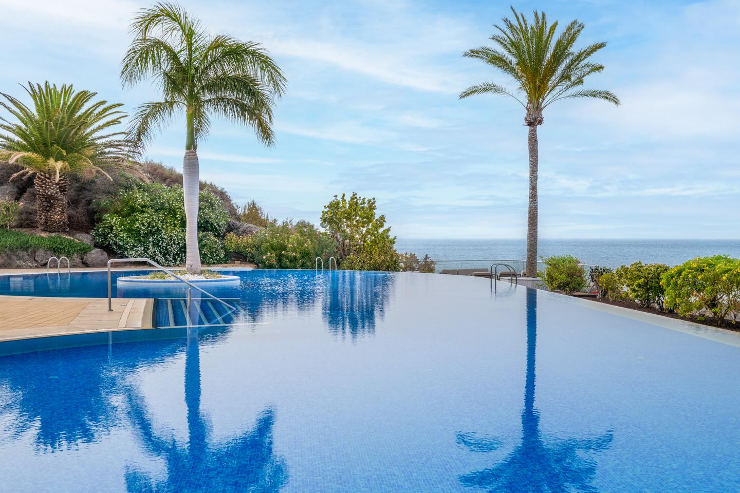 Hotelpool Meerblick