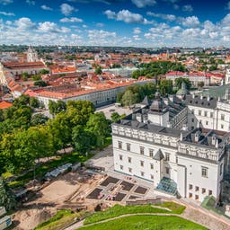 litauen-vilnius-panorama-klein-g-660408820.jpg