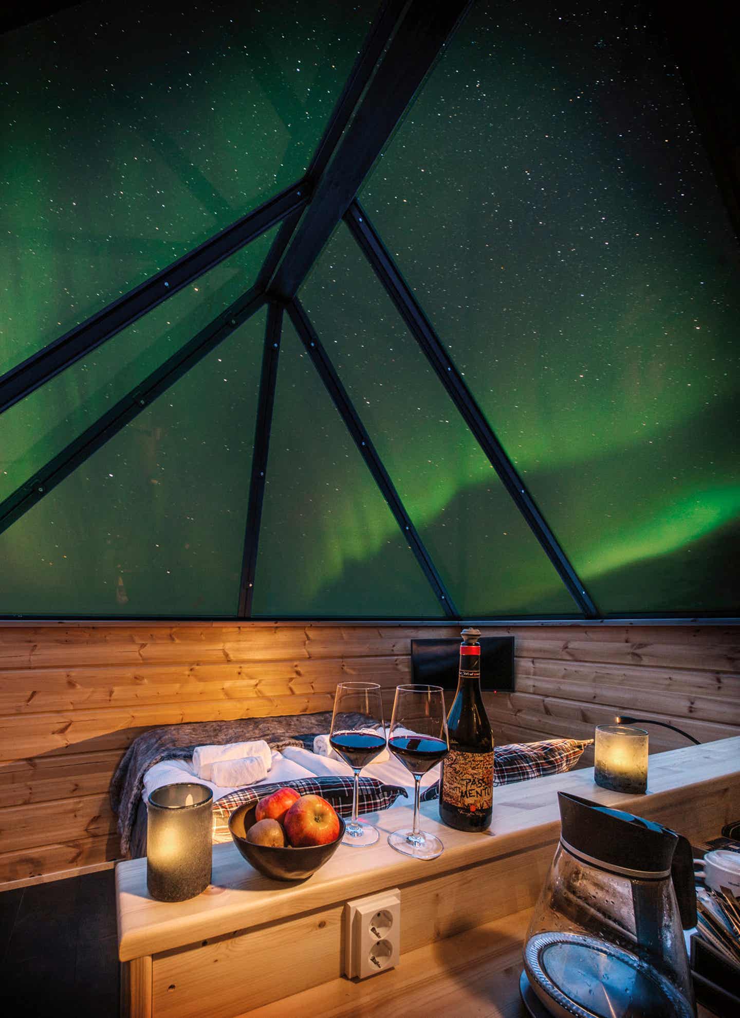 Polarlichter sehen im Chalet: Wein und Essen mit Blick auf die Polarlichter