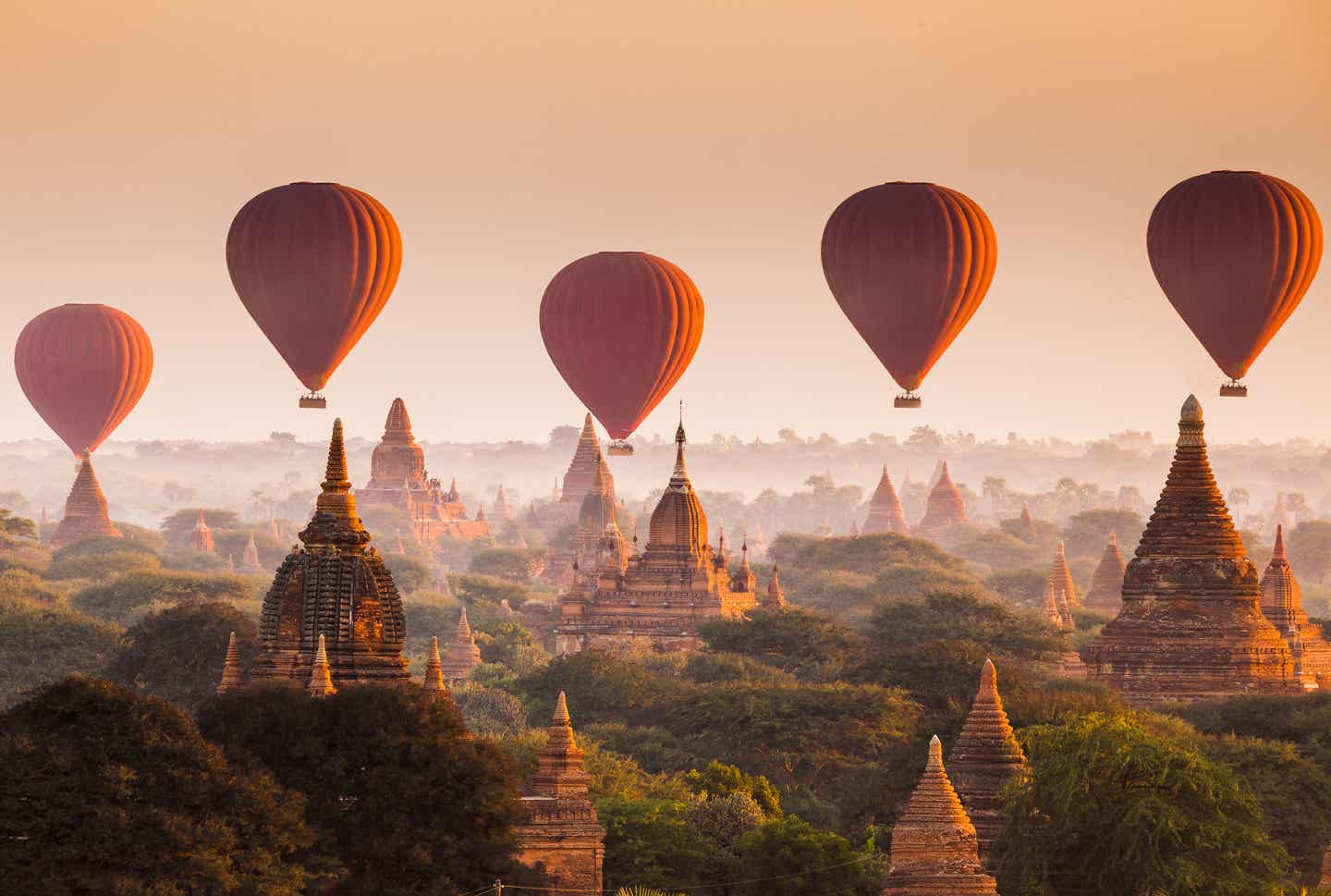 Heißluftballons über Bagan, Myanmar