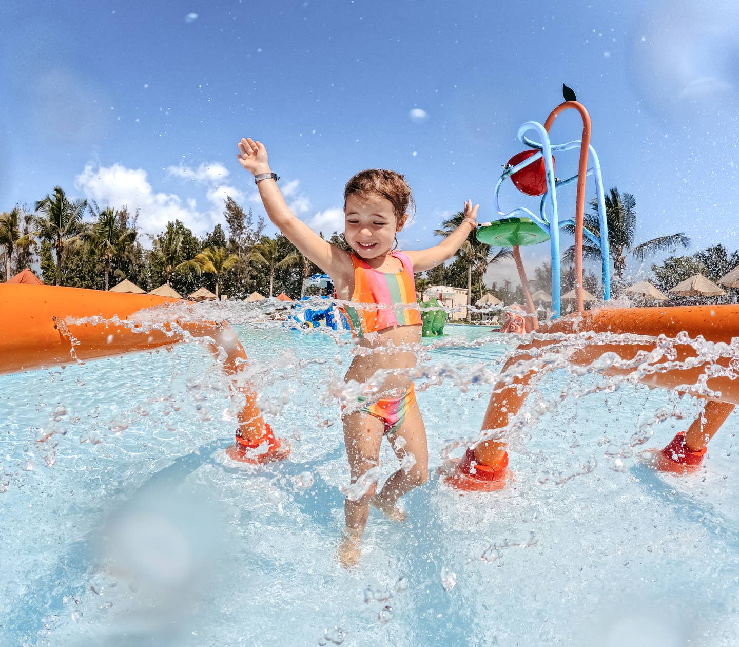 Familienurlaub Türkei - ein Mädchen hat Spaß im Aquapark