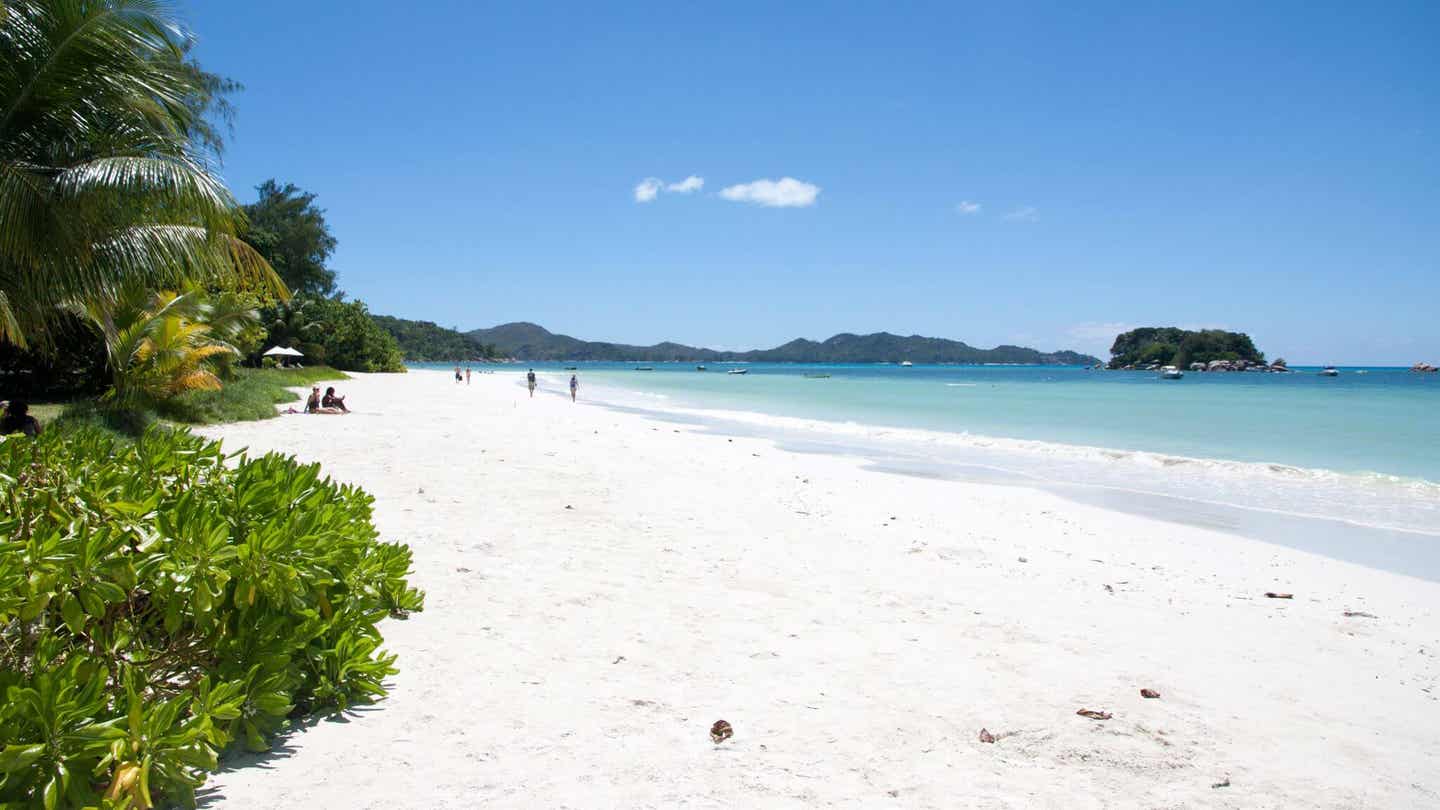 Cote d’Or Beach: ein schöner Spot mit viel Platz für die Traumhochzeit auf den Seychellen