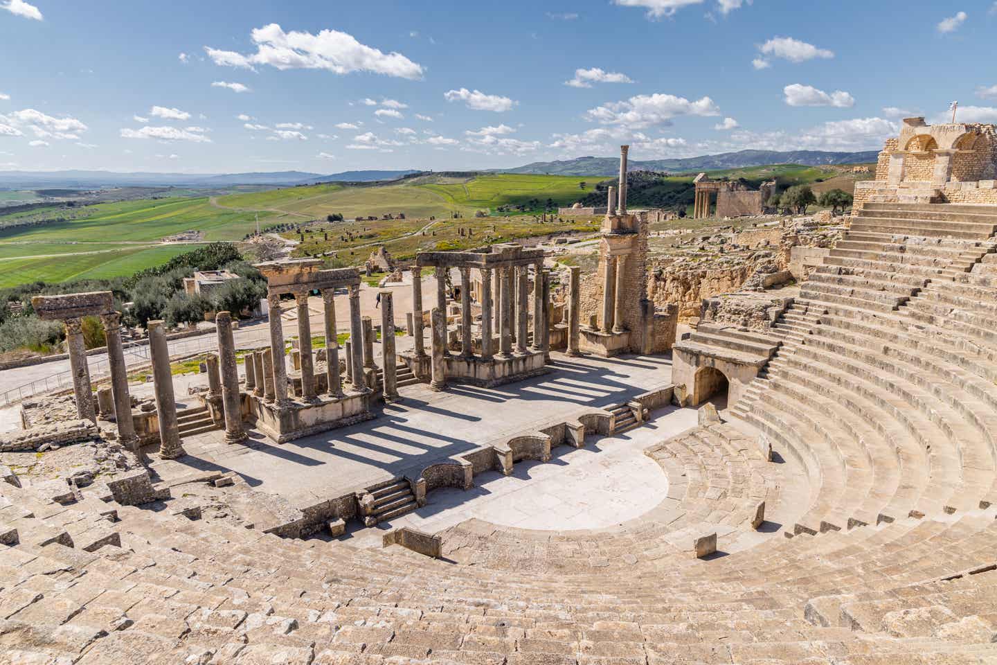 Das Theater in den römischen Ruinen in Dougga, Tunesien