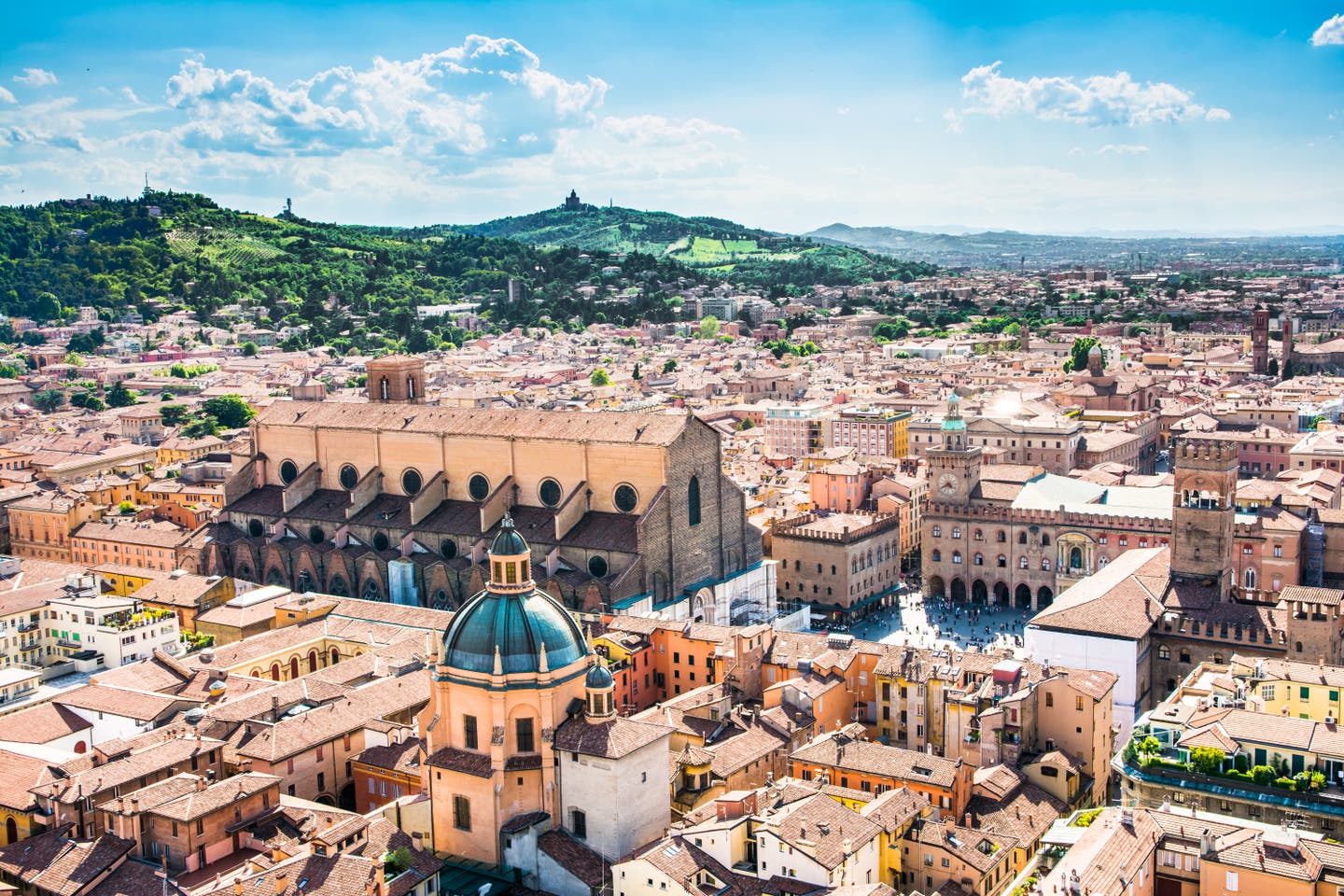 Panorama über die italienische Stadt Bologna vom Asinelli Turm