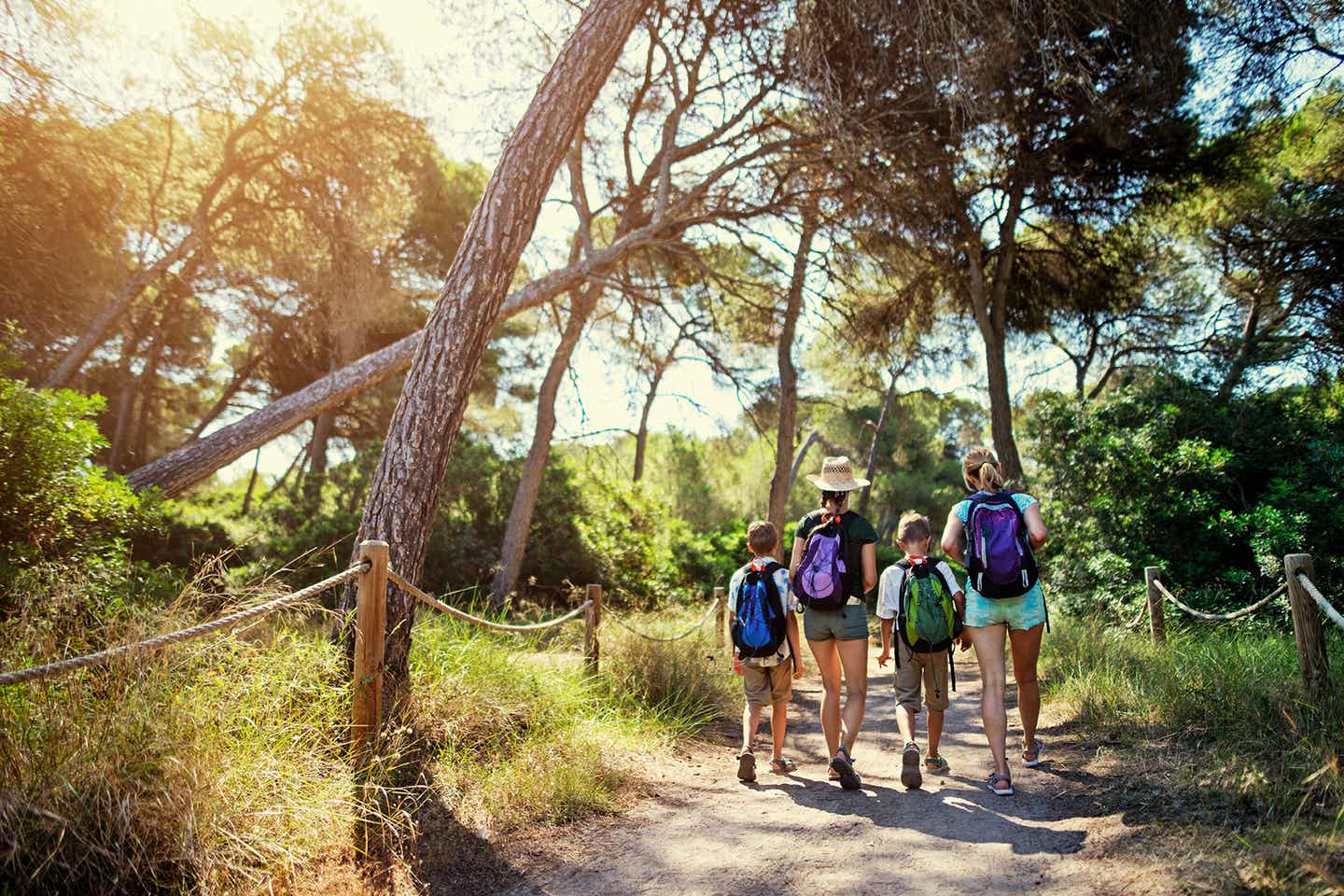 Wandern mit der Familie beim Aktivurlaub auf Mallorca