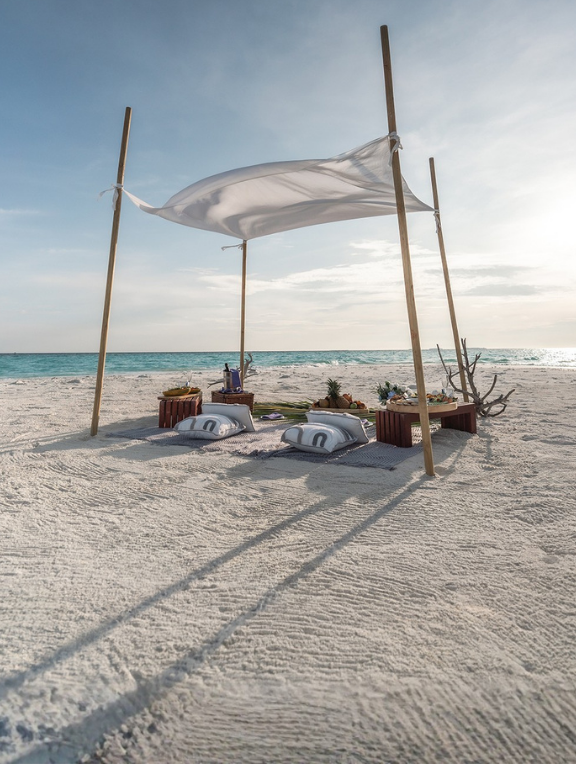 Picknick am Strand Malediven Erwachsenenhotel 