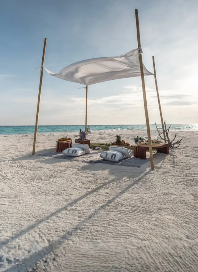 Jetzt entdecken Picknick am Strand Malediven Erwachsenenhotel