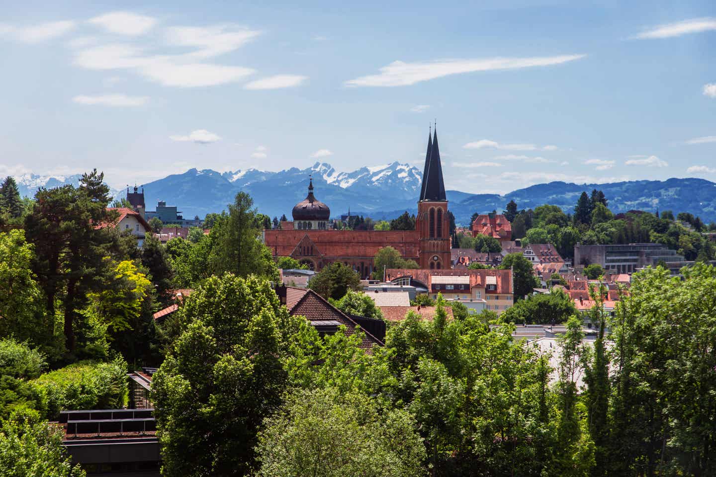 Urlaub in Vorarlberg – Stadtpanorama von Bregenz