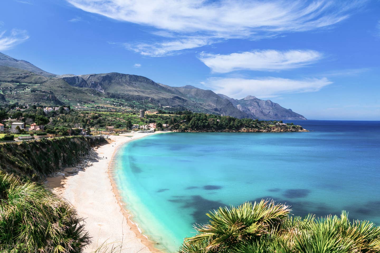 Sizilien Urlaub: türkisblaues Meer und Sandstrände