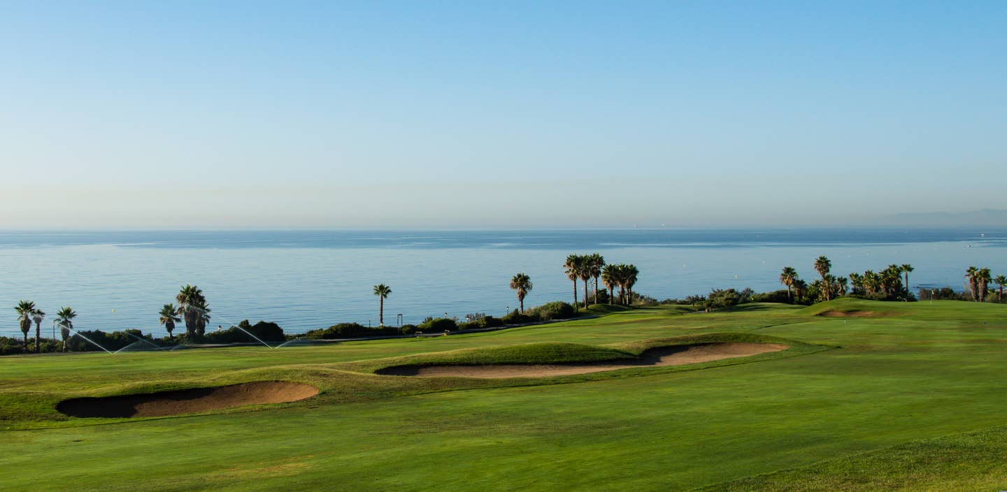 Golfreise nach Spanien mit Blick auf das Meer