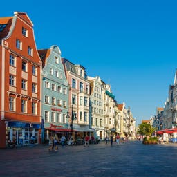 ostsee-rostock-stadtbild-klein-g-606218314.jpg