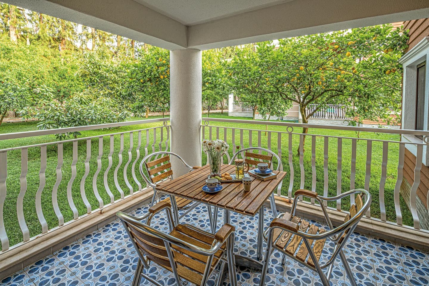 Beispiel Balkon Garten Familienzimmer Rabbits Konzept