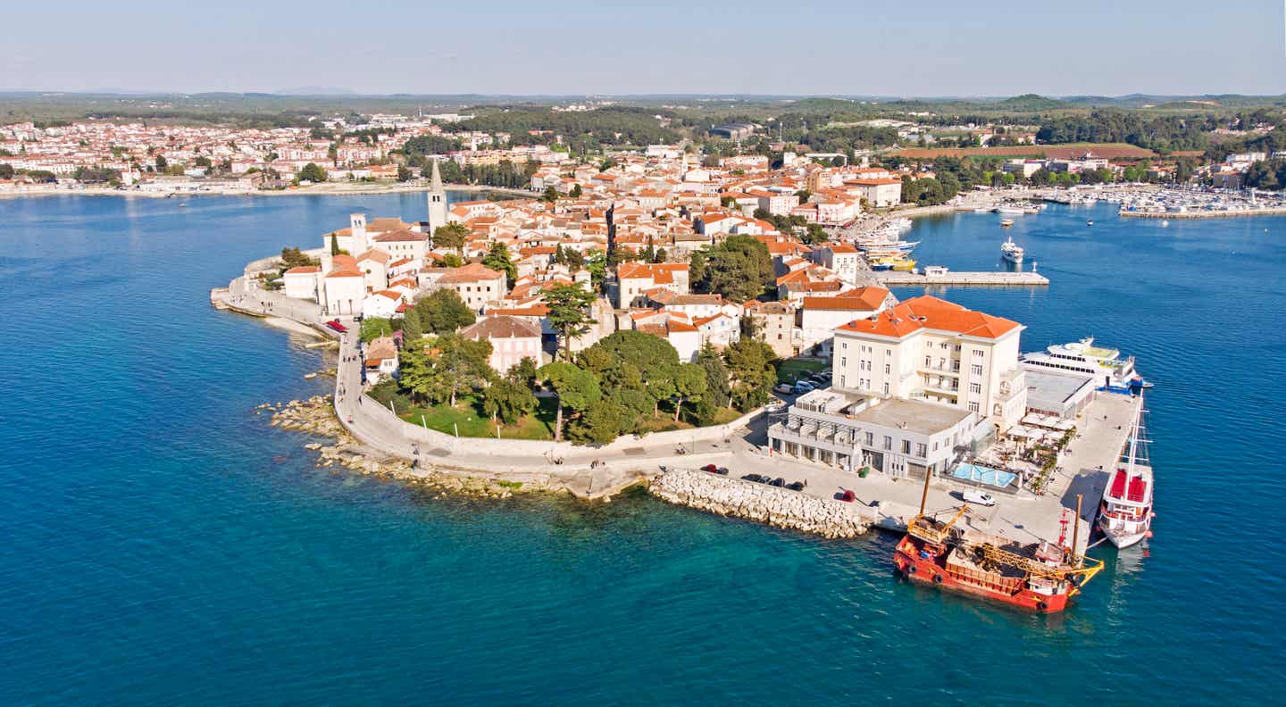 Sehenswürdigkeiten in Porec: Altstadt am Fluss