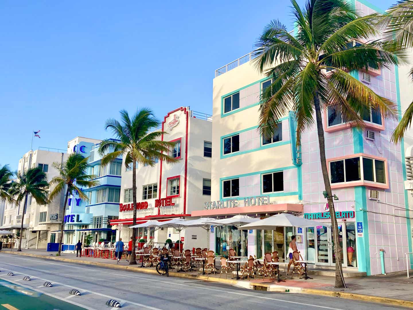 Ocean Drive in Miami: Sonnenschein und Palmen