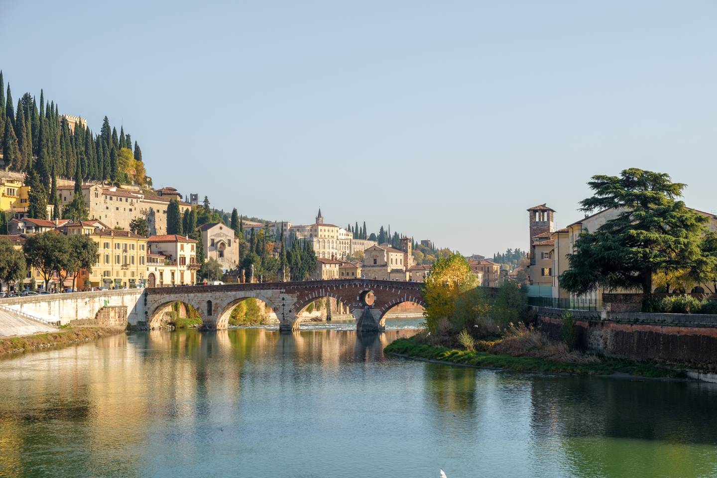 Verona Städtereise. Ponte-Pietra-Brücke in Verona - Italien Verona Städtereise. Ponte-Pietra-Brücke in Verona - Italien