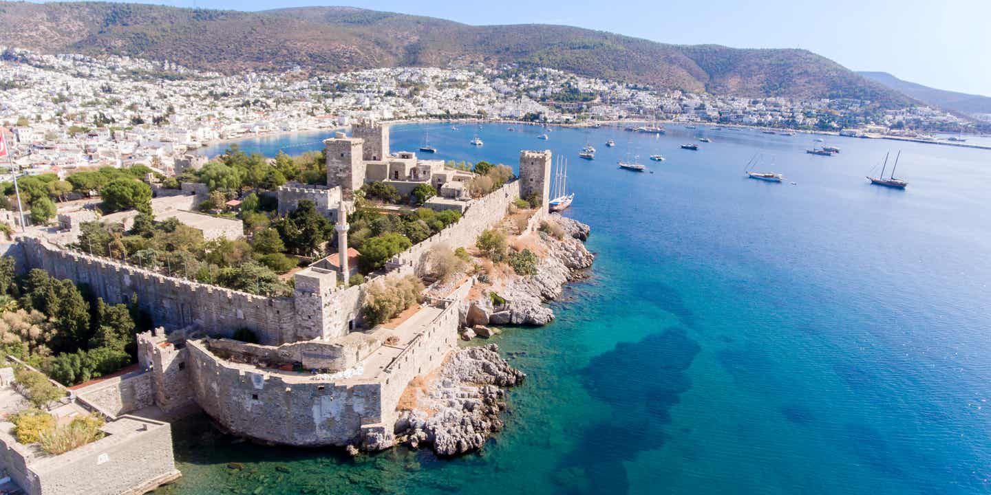 Bodrum: Blick auf die Stadt und Küste