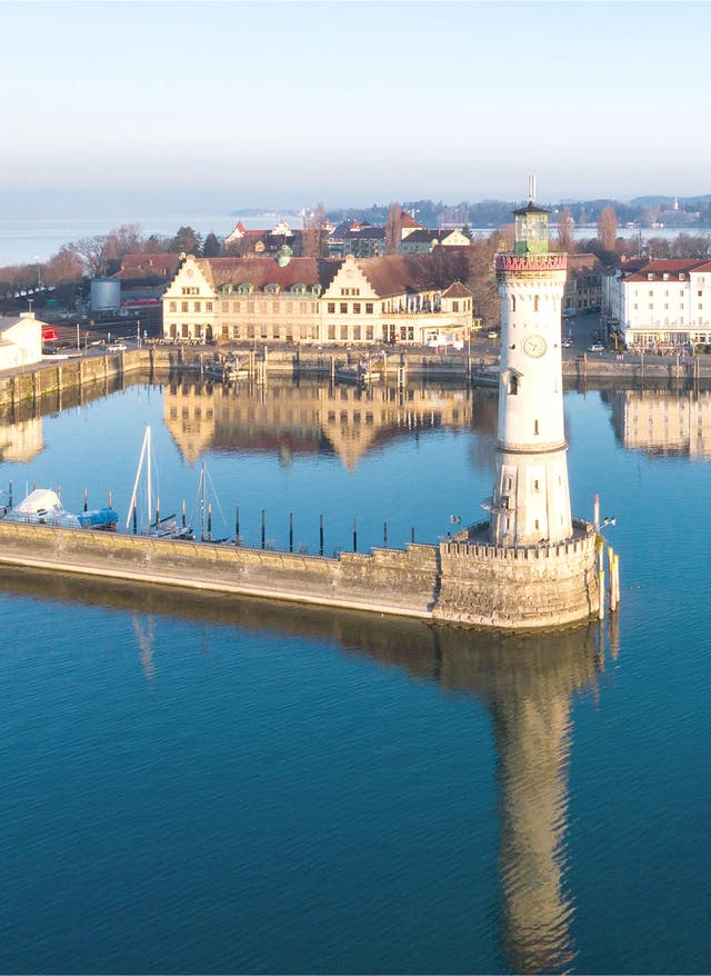 Zu den Angebotsdetails Radreisen Deutschland - Blick auf den Hafen von Lindau