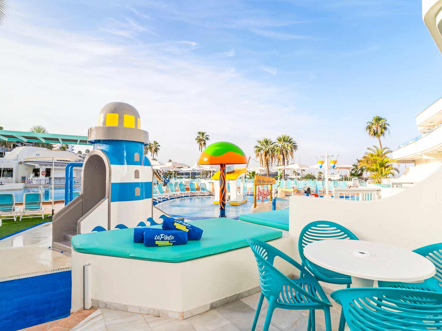 Spielbereich am Pool im La Pinta Beachfront Hotel – eines der besten Familienhotels auf den Kanaren 