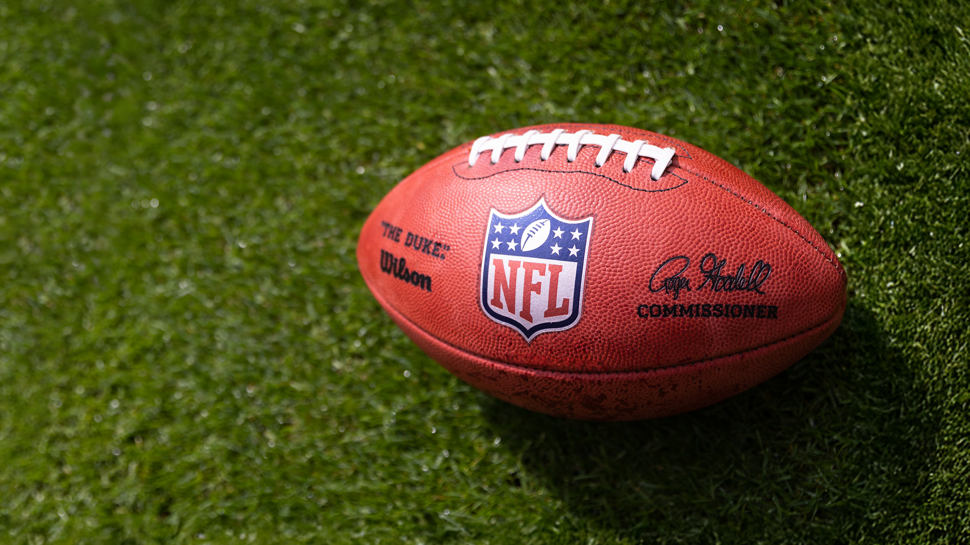 nfl-duke-KP_2575_26_DER_KV_NFL_eCom_SoMe_1920x1080.jpg