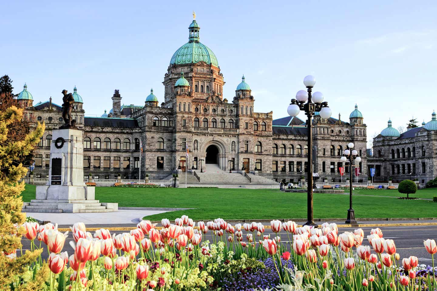 Städtetrip im Juli: Parlamentsgebäude in Victoria, Kanada