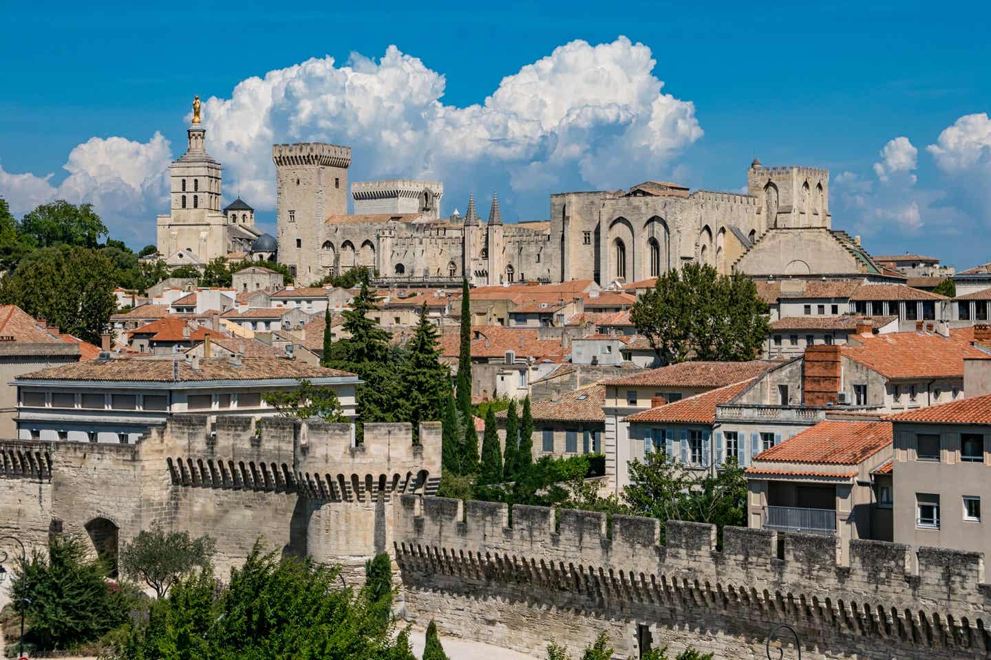 Provence Highlights: Die Kleinstadt Avignon