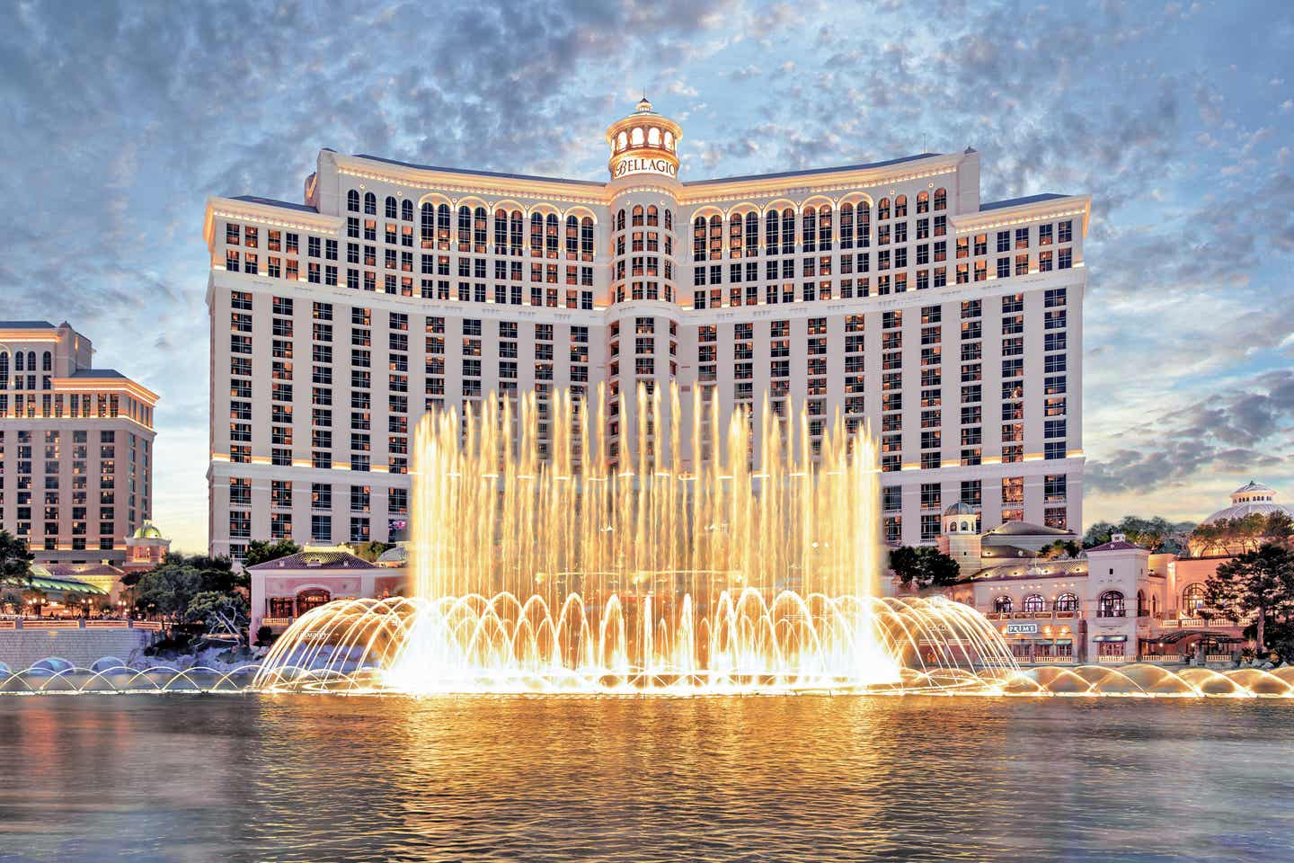 Eindrucksvolles Bellaggio Hotel mit seiner spektakulären Springbrunnen-Show - ein Highlight des Las-Vegas-Urlaubs.