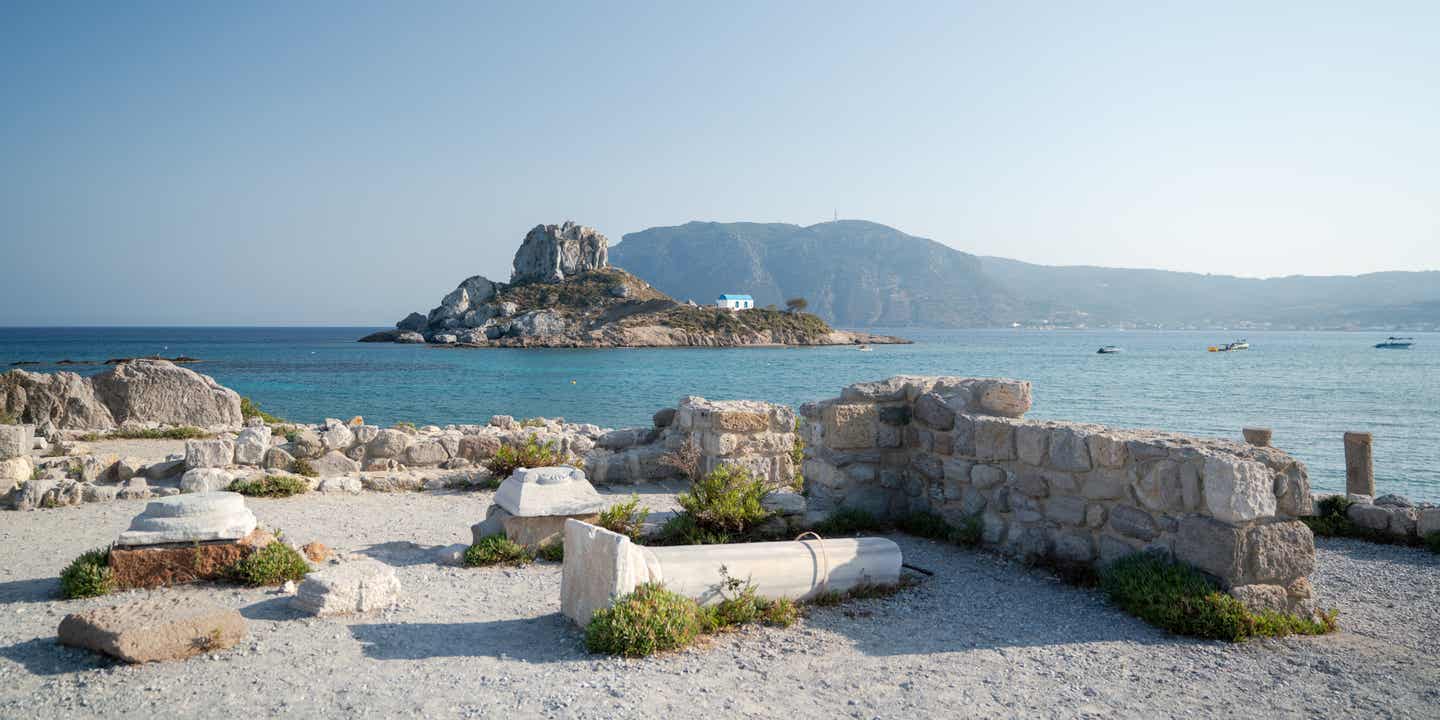 Kos Urlaub mit DERTOUR. Panorama der Landschaft auf Kos bei Sonnenuntergang