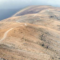spain-fuerteventura-pico-de-la-zarza-mountain-pfad-g-1138650186.jpg