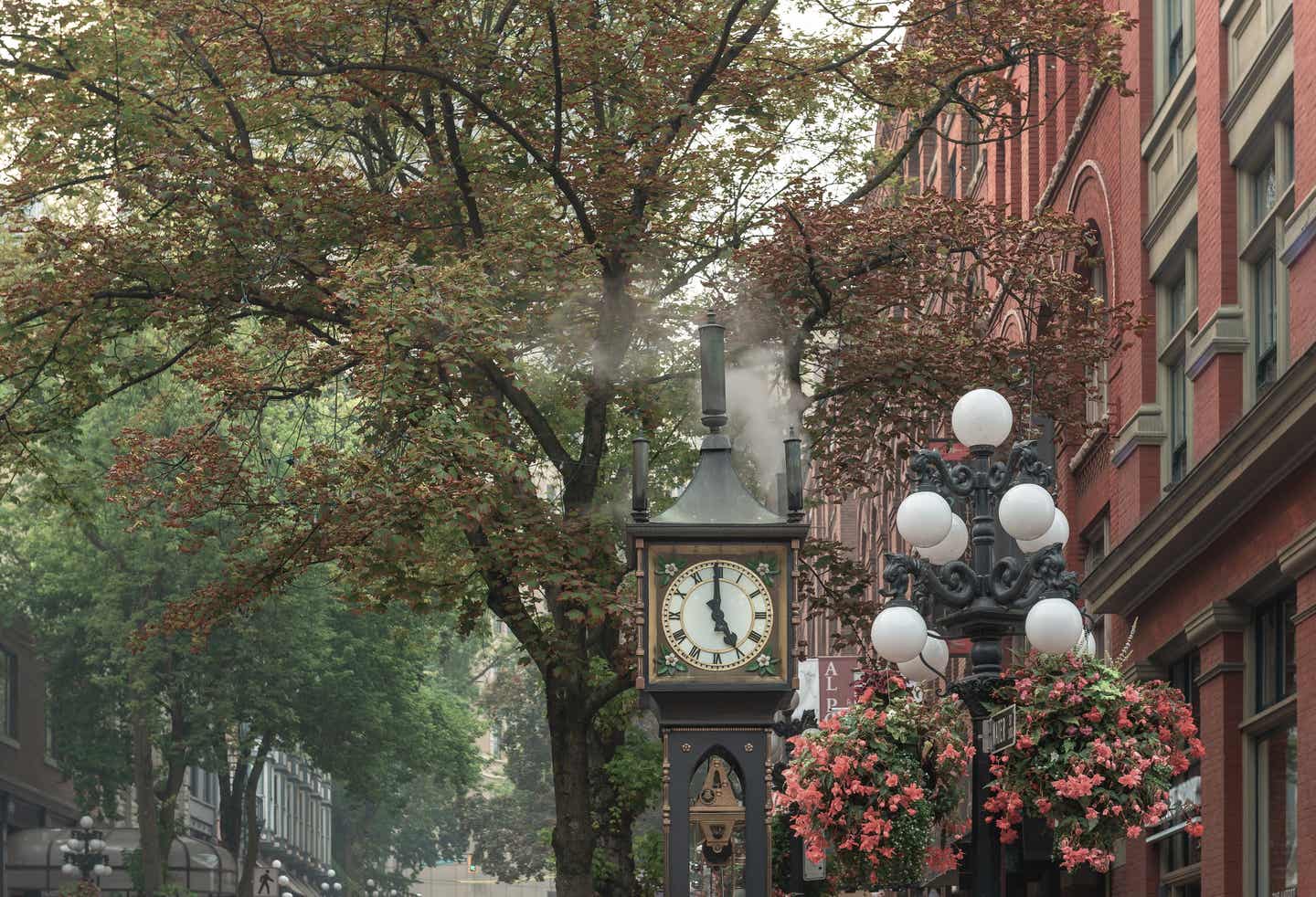 Vancouver Urlaub mit DERTOUR. Die legendäre Dampfuhr in Vancouvers historischem Stadtteil Gastown