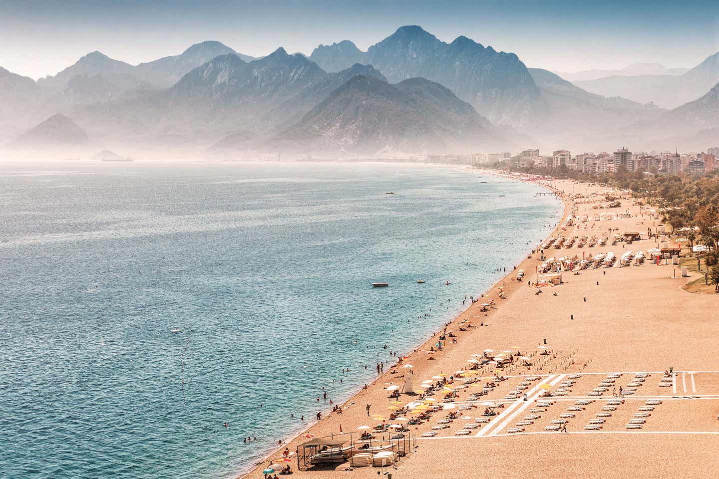 Antalya: Luftaufnahme des Konyaalti Strand