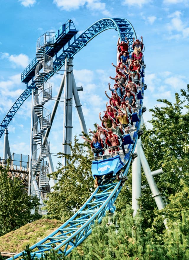 Freizeitparks Die spektakuläre Achterbahn Bluefire im Freizeitpark Europa-Park