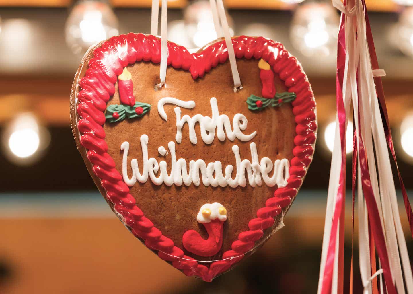 Lebkuchenherz mit Aufschrift Frohe Weihnachten