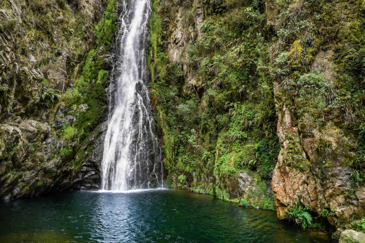 Wasserfall Salto de aguas blancas in der Dominikanische Republik, Karibik