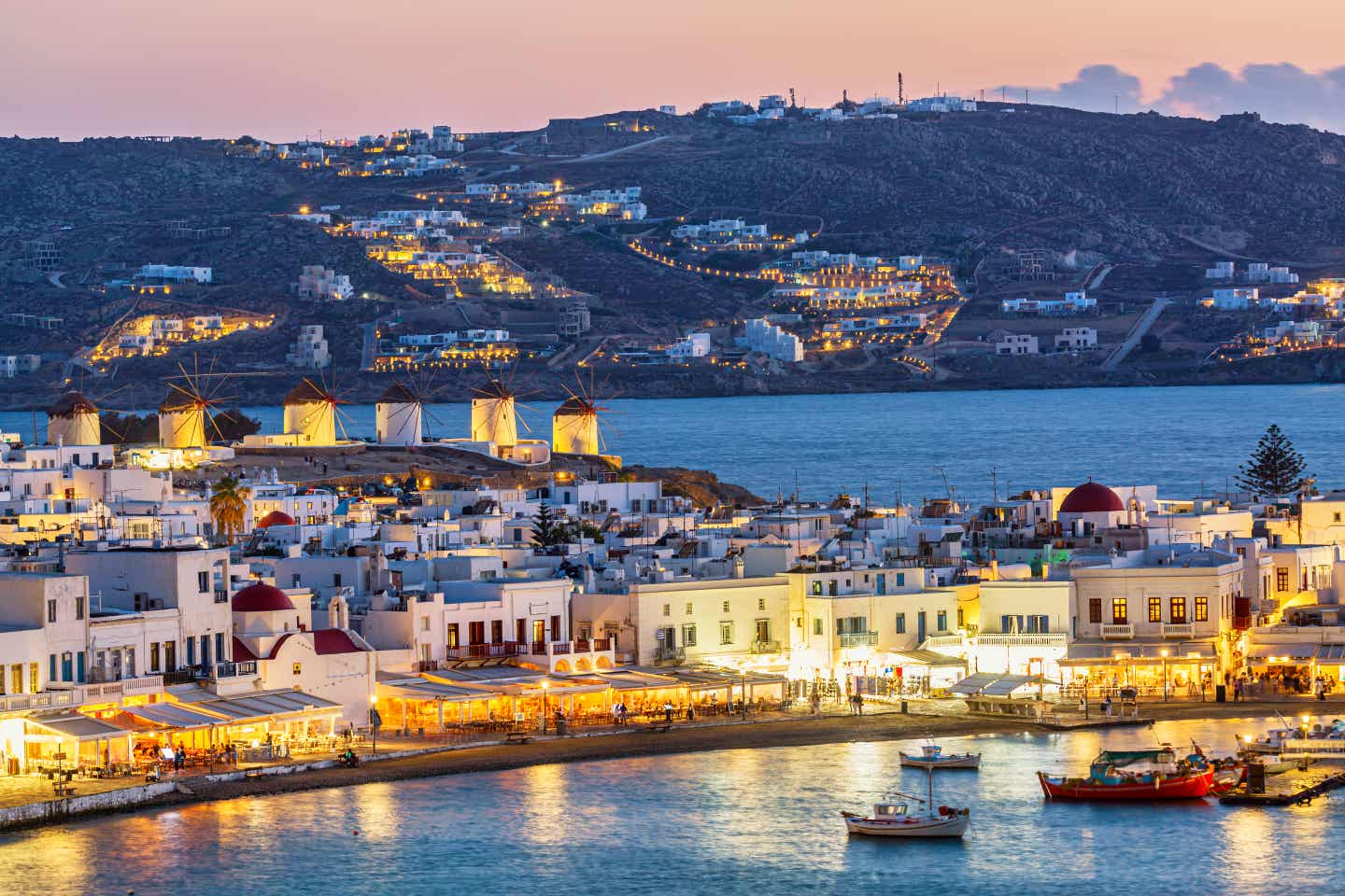 Der Hafen von Mykonos am Abend