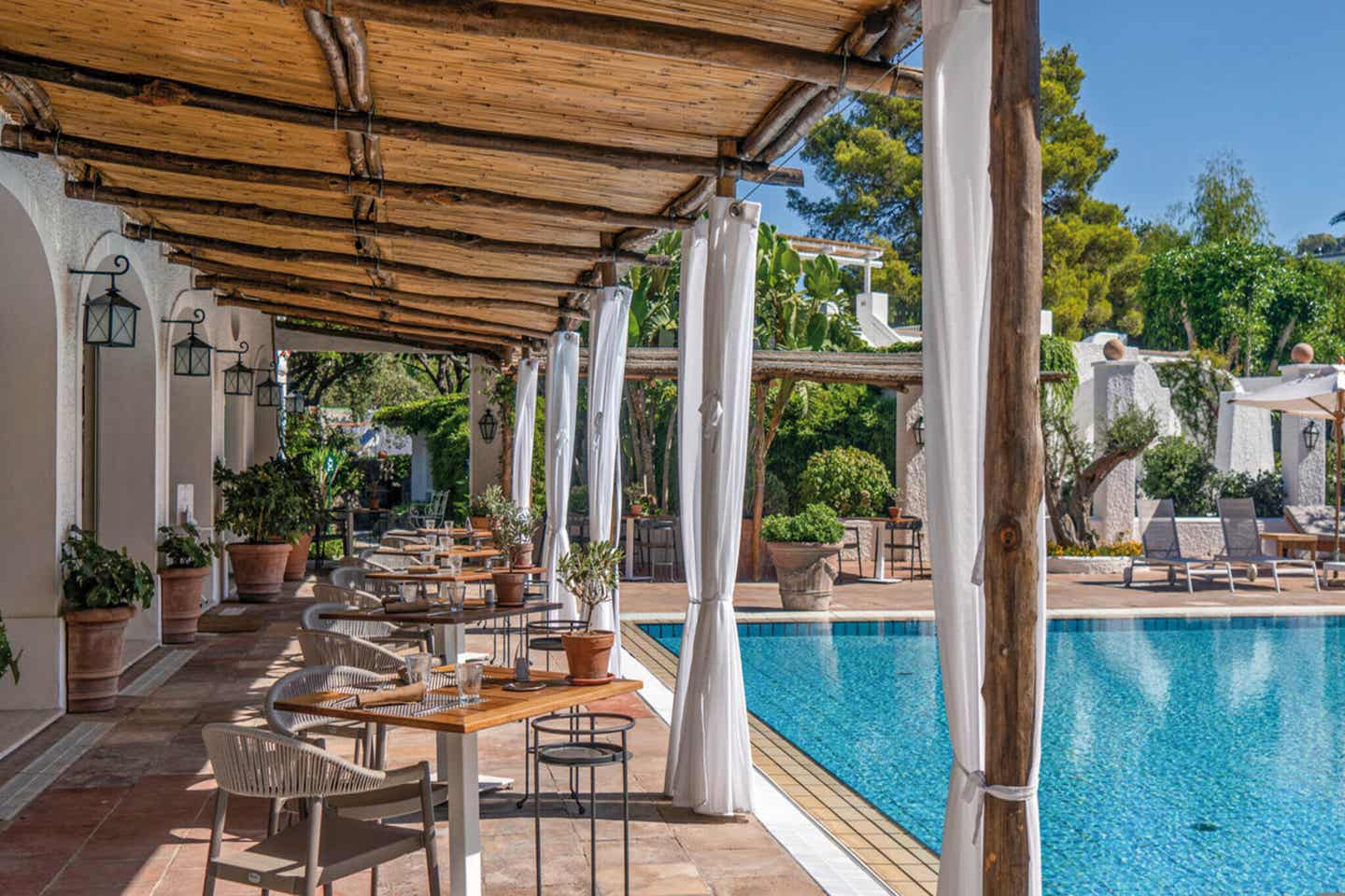 Schönste Hotels Italien Botania Relais Restaurantterrasse am Pool