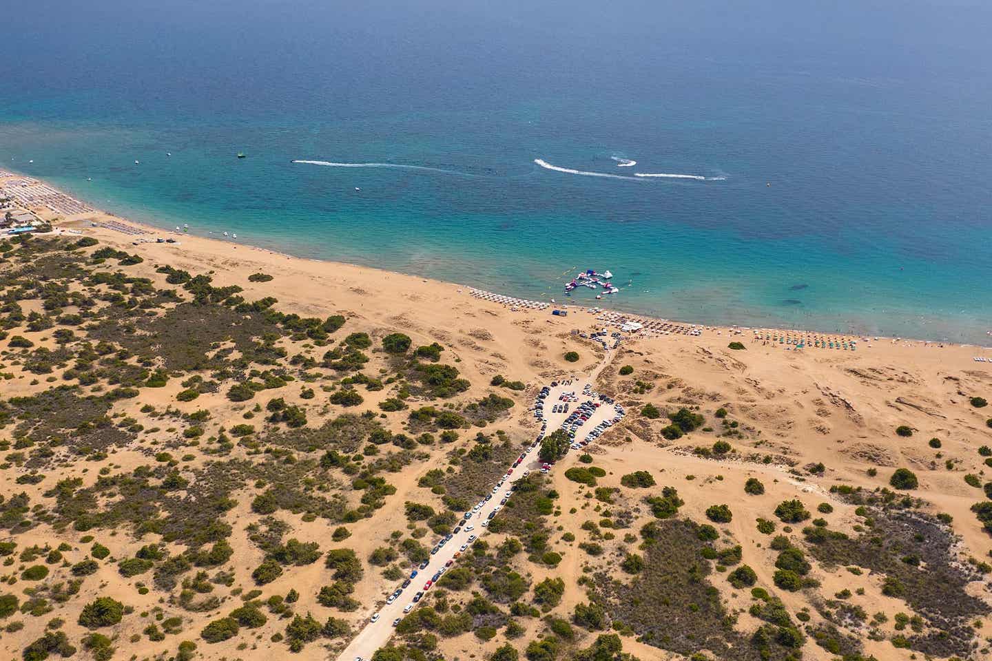 Der Strand von Issos Beach und Korission-See