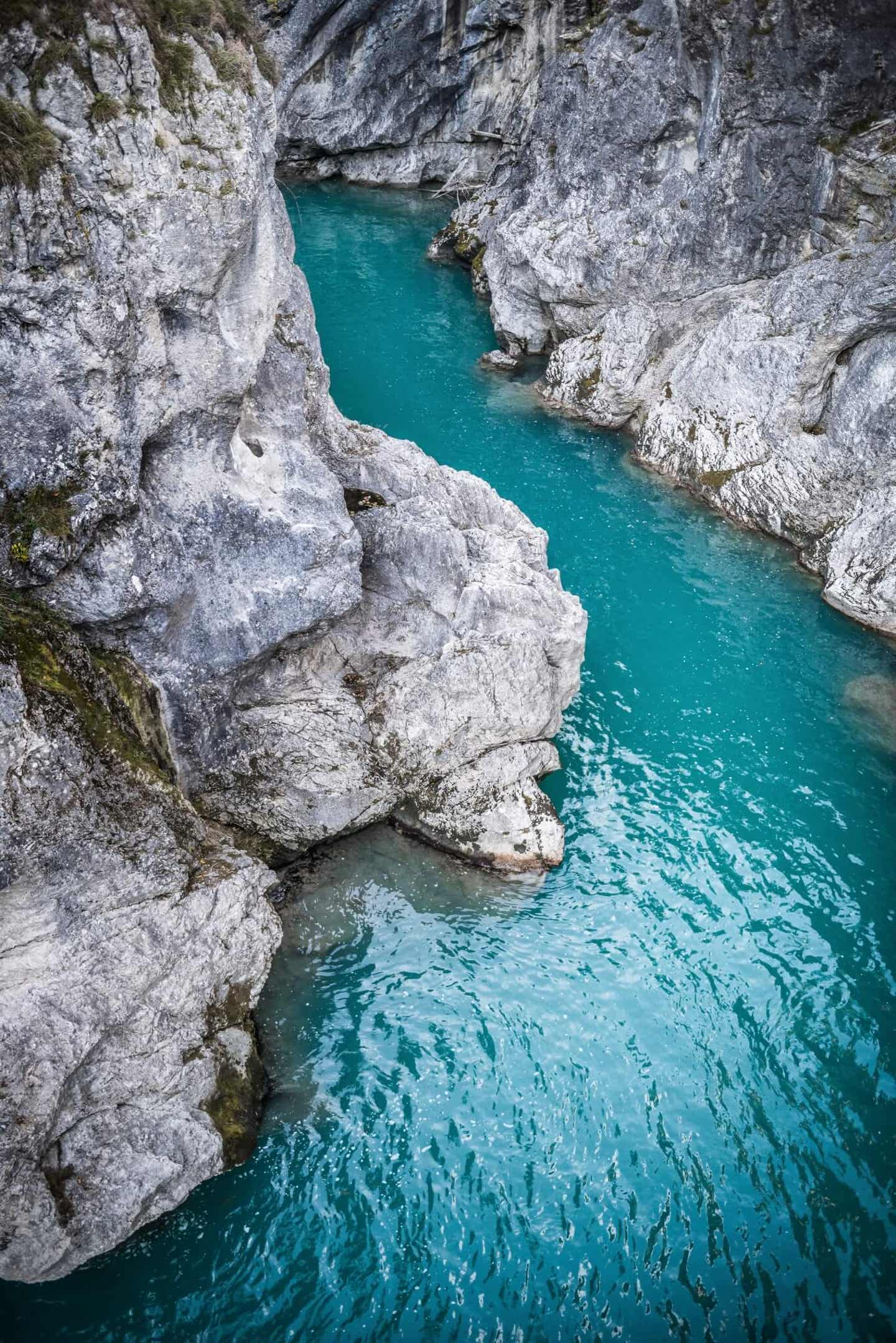 Faszinierende Farben in diesem Fotospot in Deutschland: die Schlucht des Lechfalls