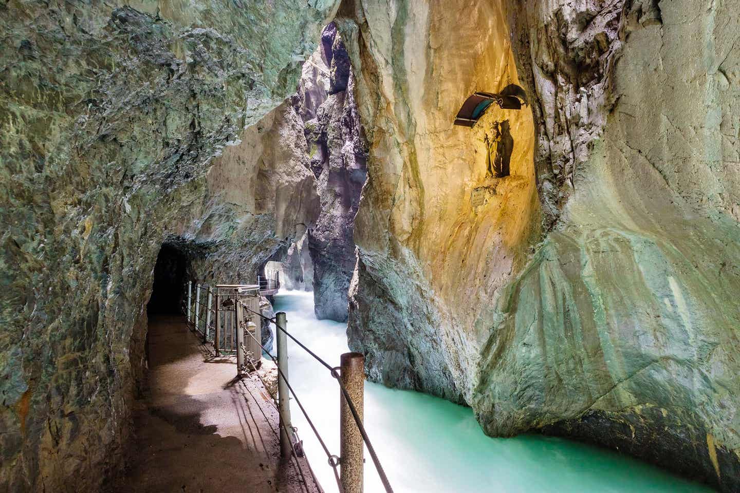 Partnachklamm im Reintal auf dem Weg zu Gipfel der Zugspitze